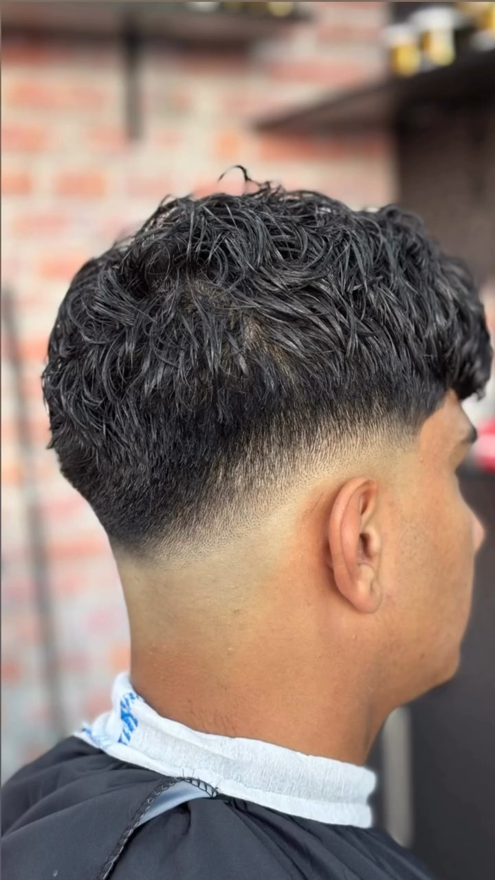 Textured crop met low fade, van achteren gezien